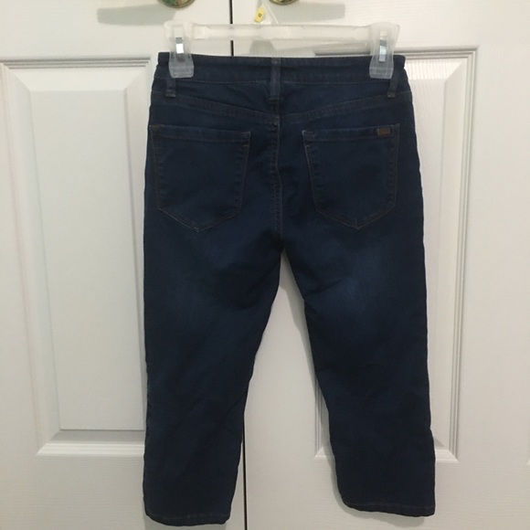 dark blue wash denim jean capris from reitmans - Picture 2 of 3